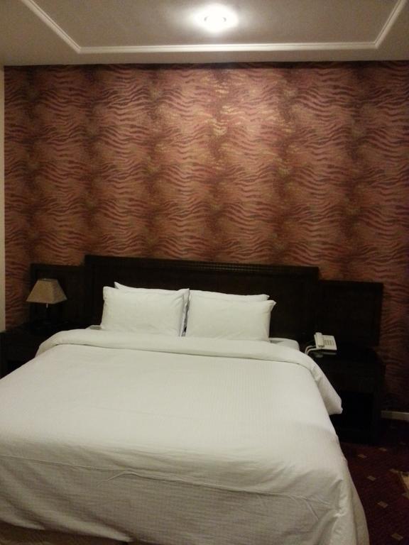 Raha Hotel Suites Ha'il Room photo